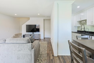 3454 Castle Glen Dr Unit 104, San Diego, CA 92123