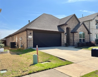 640 Bridgewater Rd, Fort Worth, TX 76131