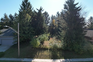 1612 Whispering Pines Ln, Bellefontaine, OH 43311