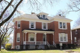 912 9th St, Highland, IL 62249