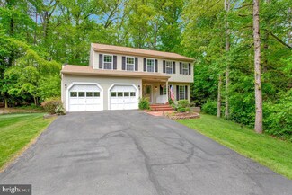 10420 Calumet Grove Dr, Fairfax, VA 22032