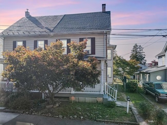 330 1st St, Slatington, PA 18080