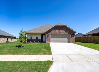 28 W Gilpin St, Farmington, AR 72730