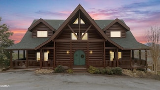 1081 Towering Oaks Dr, Sevierville, TN 37876