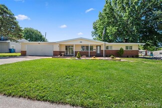 122 S Pam Ave, Saint Charles, MO 63301