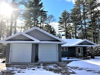 8465 Beach Dr, Lake Tomahawk, WI 54539