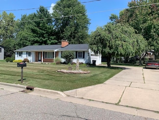 656 Fairway Dr NW, Grand Rapids, MI 49534
