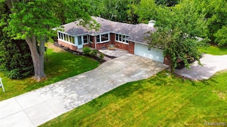 4408 S Lake Dr, Newport, MI 48166