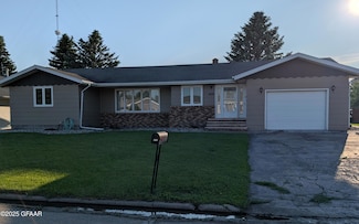 408 S 4th St, Drayton, ND 58225