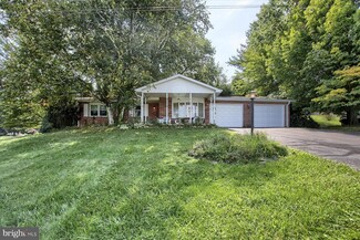 548 Schoolhouse Ln, Millersburg, PA 17061