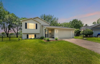 755 Kirche Hill Dr, Carver, MN 55315
