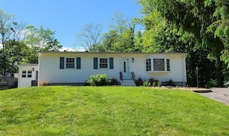 30 Stephanie Ln, Poughkeepsie, NY 12603