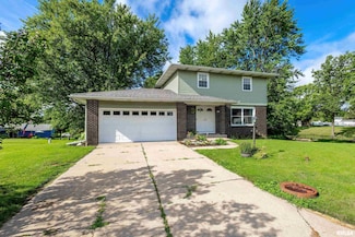 4 Sioux Ct, Eldridge, IA 52748