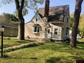 1504 S 3rd St, Saint Peter, MN 56082