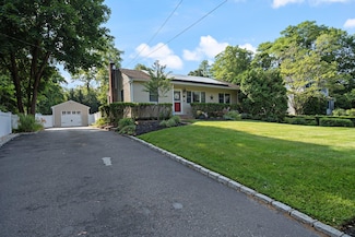 15 Noahs Path, Rocky Point, NY 11778