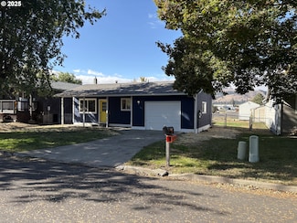 1004 22nd St, La Grande, OR 97850