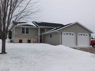 335 Creek Dr, Benton, WI 53803