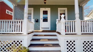 33 Byfield St, Bristol, RI 02809