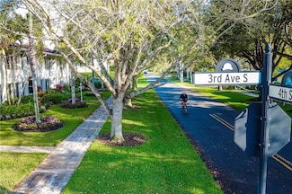 290 4th St S Unit 202, Naples, FL 34102