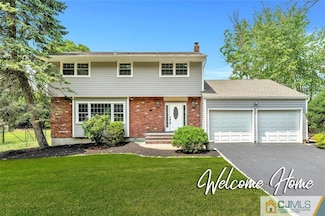 18 Dellview Dr, Edison, NJ 08820