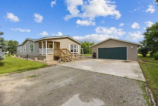 3017 118th St, Amana, IA 52203