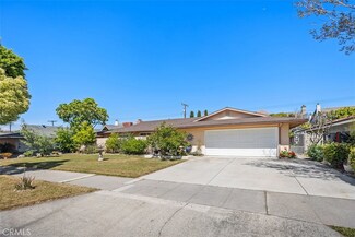 2823 N Flower St, Santa Ana, CA 92706
