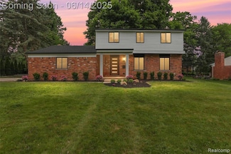 2084 Kristin Dr, Troy, MI 48084