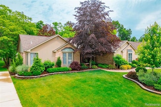 9158 Manchester Blvd, Grosse Ile, MI 48138