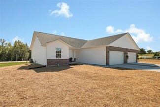 81 Round Table Ct, Winfield, MO 63389