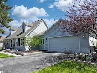 1376 Farmington Dr, Traverse City, MI 49696