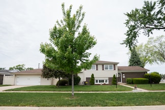 1272 Andrea Ln, Des Plaines, IL 60018
