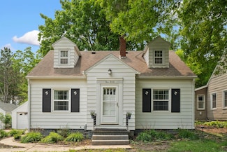 420 Cornwall Ave, Waterloo, IA 50702