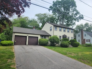 14 Meadowood Ln, Old Saybrook, CT 06475