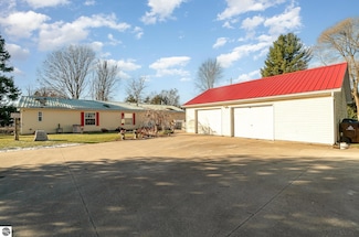 5489 Lake Shore Dr, Weidman, MI 48893