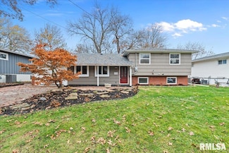 1520 Parklane Dr, Bettendorf, IA 52722