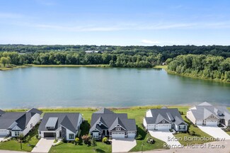 2918 Isle Water Dr, Plainfield Charter Township, MI 49306