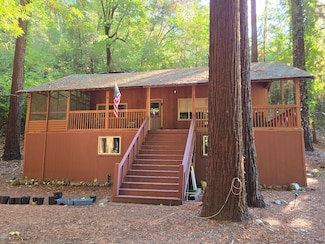 243 Forest Dr, Redway, CA 95560