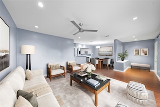 2238 S Piney Point Rd Unit 101, Houston, TX 77063