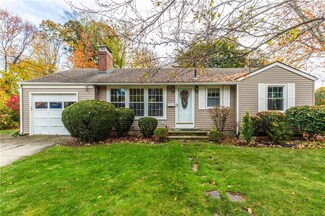 31 Cedarwood Dr, Cranston, RI 02920