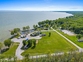 3914 Spinnaker Ct, Little Suamico, WI 54141