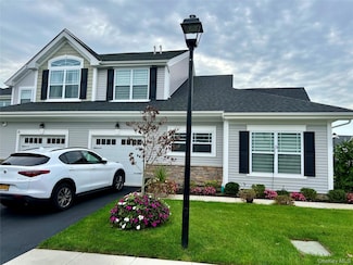 37 Willow Cir Unit 37, Coram, NY 11727