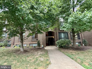 122 Roberts Ln Unit 400, Alexandria, VA 22314