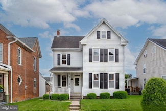 208 W North St, Waynesboro, PA 17268