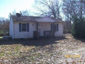 101 Lynn St, Chatham, VA 24531