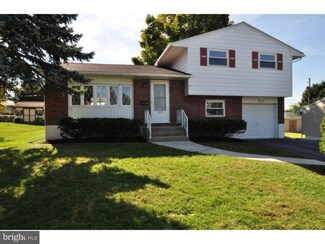3310 Thomas St, Whitehall, PA 18052