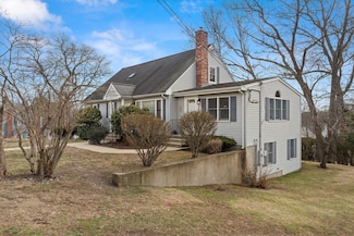 44 Sylvanus Wood Ln, Woburn, MA 01801