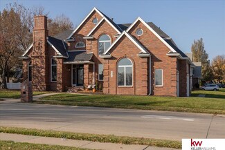 806 S 166th St, Omaha, NE 68118