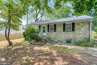 6796 Fayette St, Haymarket, VA 20169