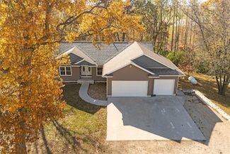 21535 78th St, Martelle, IA 52305