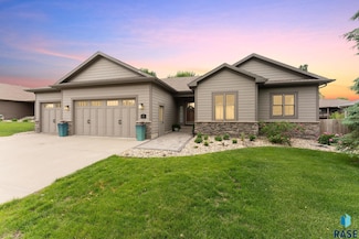 1325 W Whitechurch Ln, Sioux Falls, SD 57108